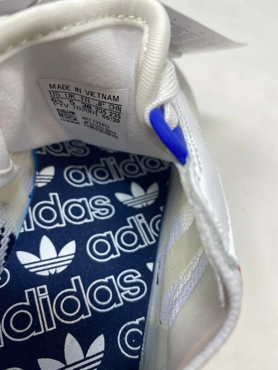 Adidas Retropy F2 J White Multicolor Sneakers Womens US 7 Like New