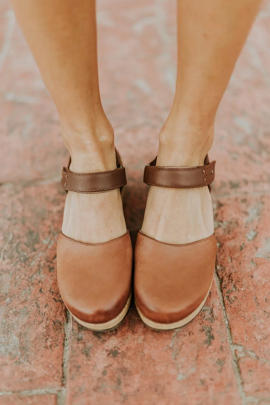 Flat-bottomed Buckle Solid Color Sandals