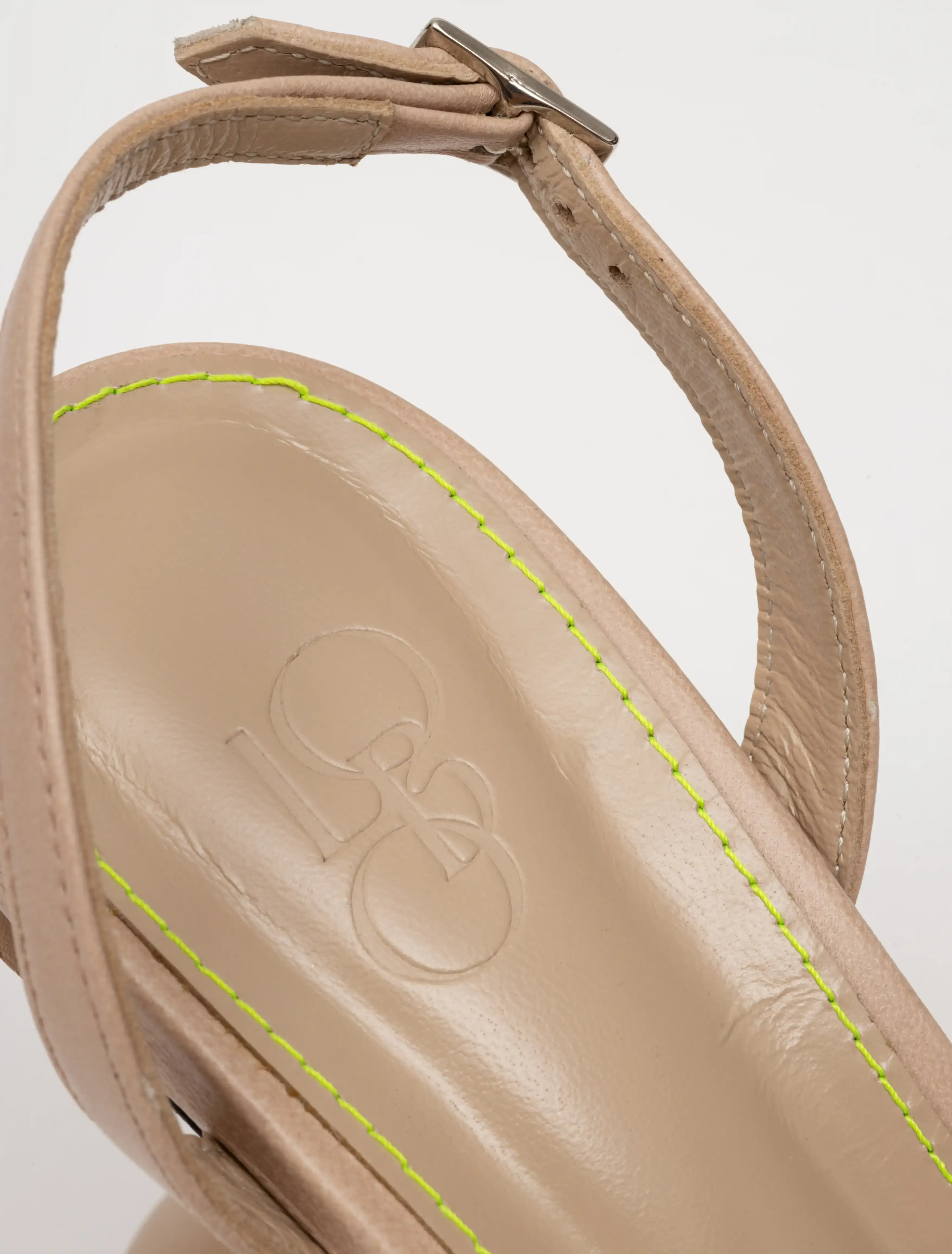 Praia Pump in Nude