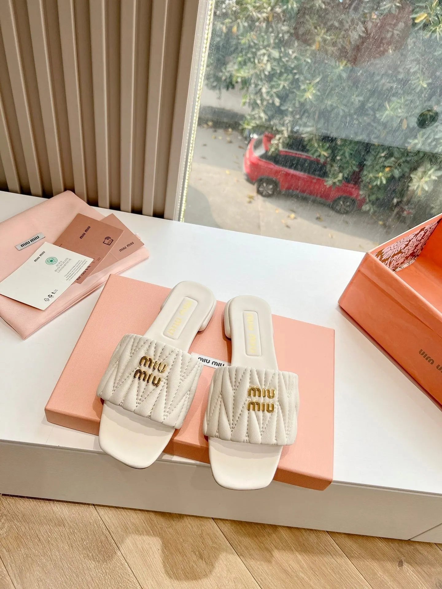 Women's flat sandals