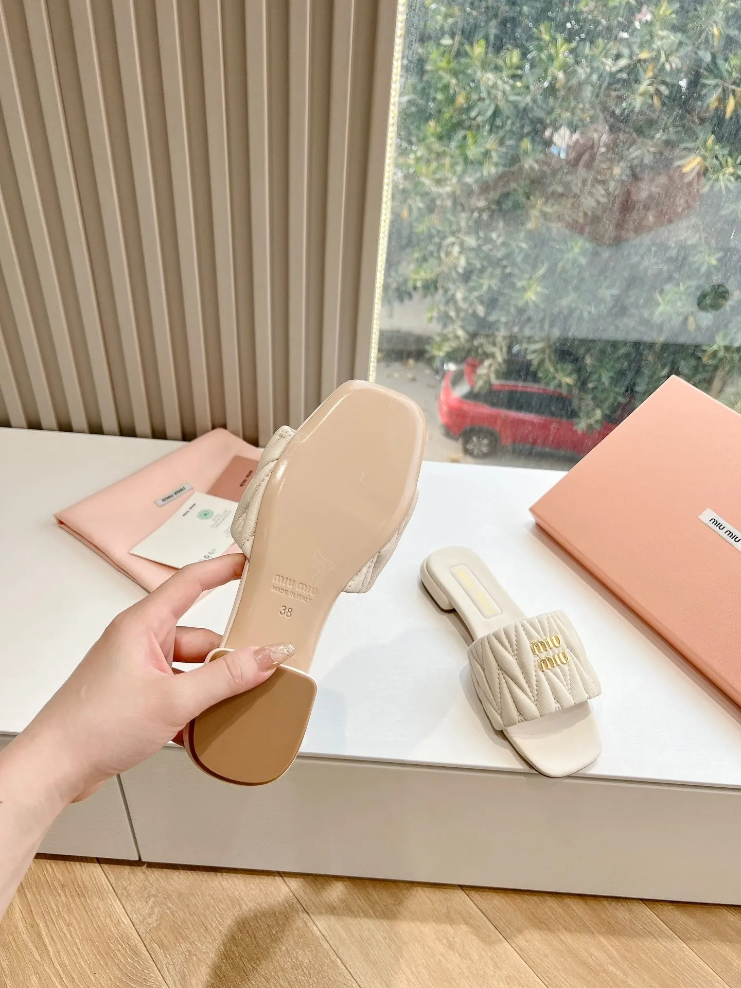 Women's flat sandals